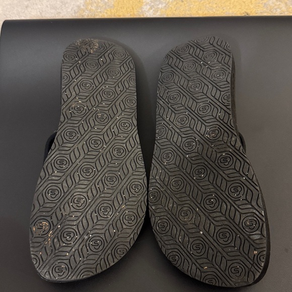 Healing sole black flip flops - Picture 2 of 2
